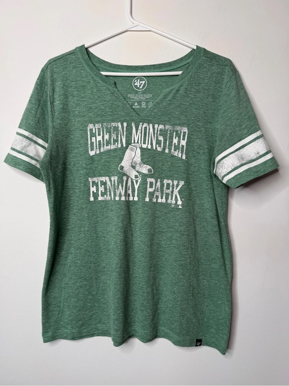 ‘47 Boston Red Sox Green Monster Fenway Park V-Neck Tee Women’s Large - Picture 3 of 7